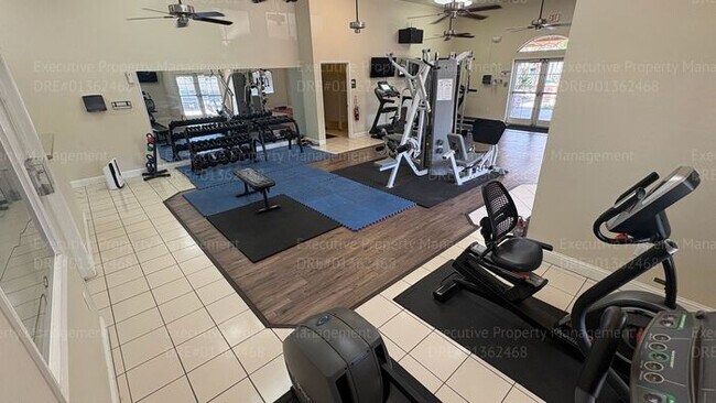 Building Photo - 2 bedroom 1.5 bathroom townhome located in a gated community near Hosking Ave/ S. Union Ave