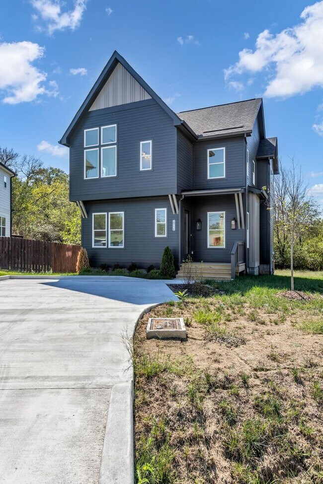 Building Photo - Amazing New Construction in North Nashville!