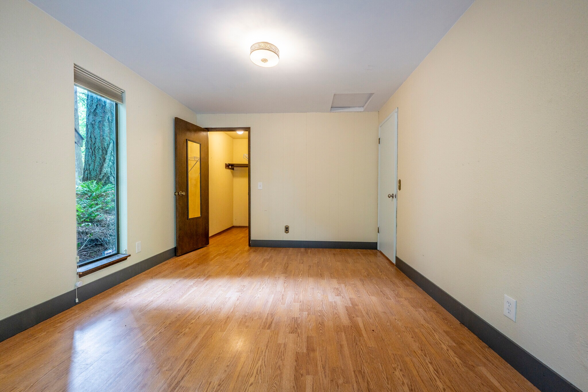 Building Photo - 13 N Summit Dr