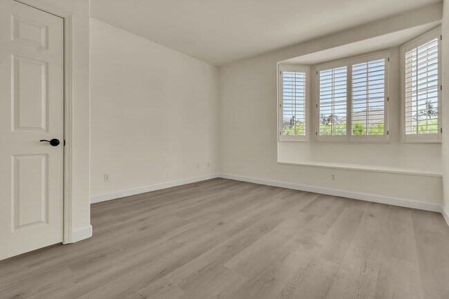 Building Photo - 10 Clearwater Cove