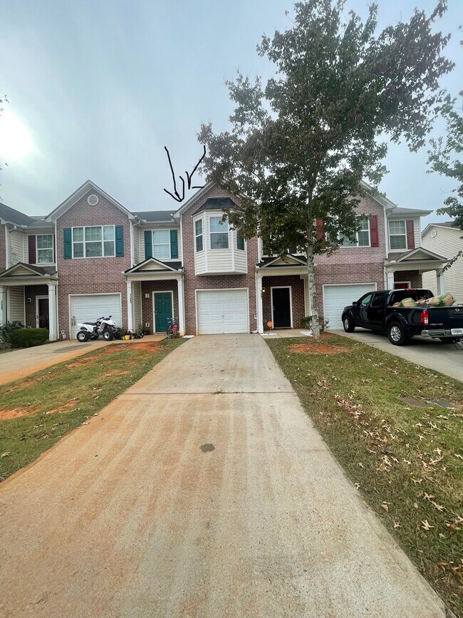 FRONT DRIVEWAY - 11483 S Glen St