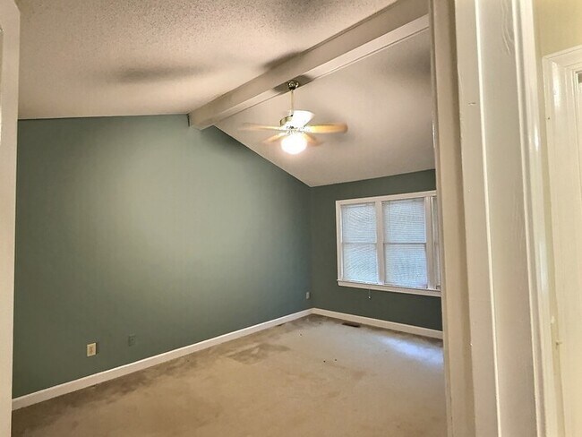 Building Photo - 7 Preakness Dr