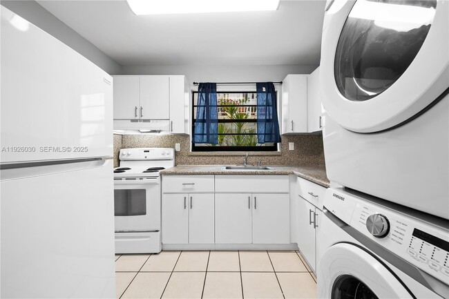 Building Photo - 7915 Harding Ave