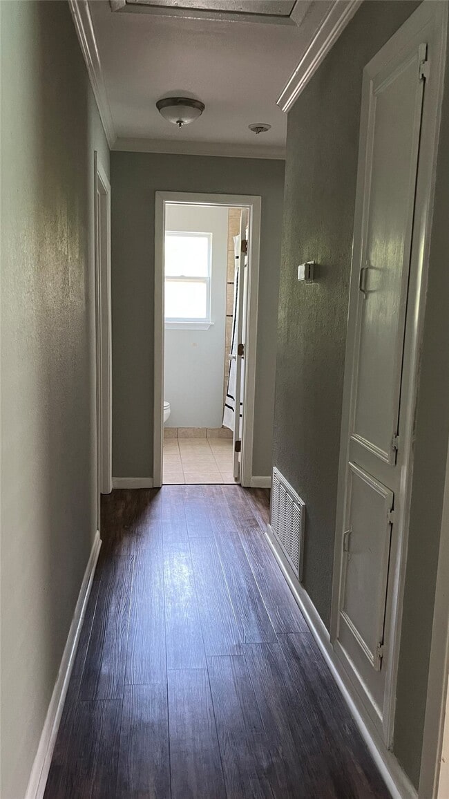 Building Photo - 5706 Avenue T