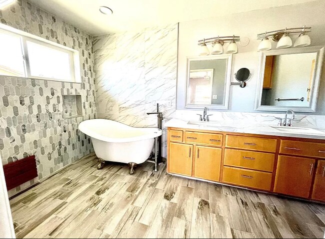 Building Photo - 5302 Doble Aguila Way