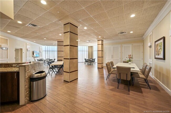 Building Photo - 9650 S Ocean Dr