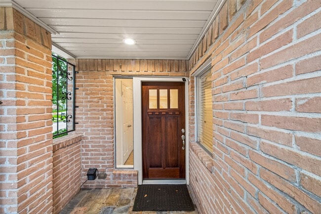 Building Photo - 14222 Stokesmount Dr