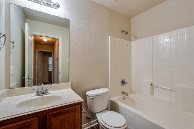Building Photo - 121 Cliff Height Cir