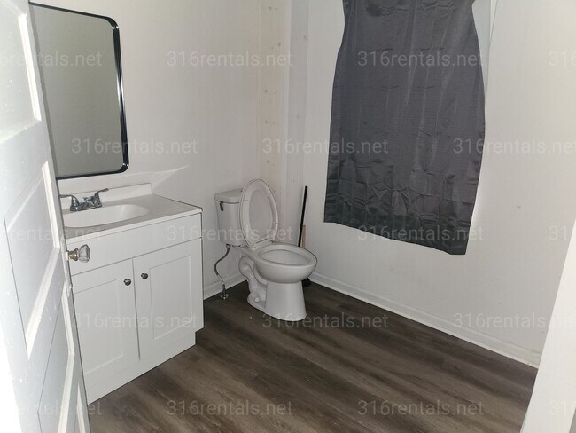 Building Photo - $1125- 3 bedroom / 2 bathroom - Single Family Home