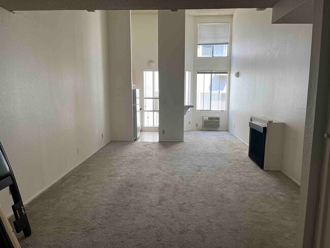 Building Photo - 616 Veteran Ave