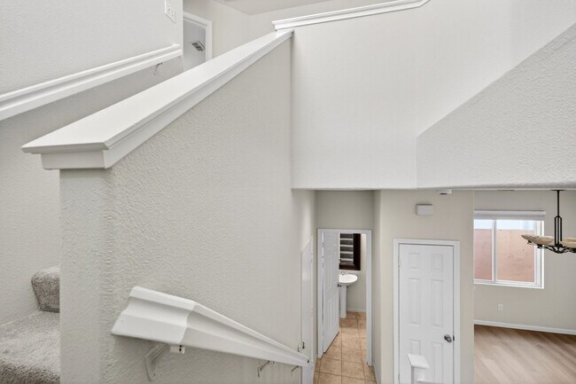 Building Photo - Renovated Court Location Beauty – Spacious 4BD Home Near Pleasant Hill!