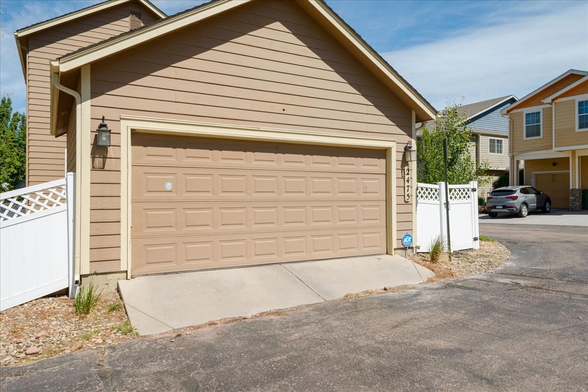 Building Photo - 2475 Saint Paul Dr