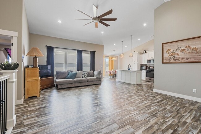 Building Photo - Partially furnished Twin home in Rigby