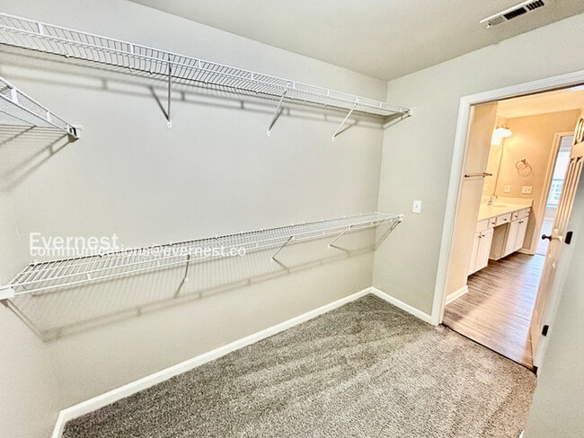 Building Photo - 170 Finchley Dr