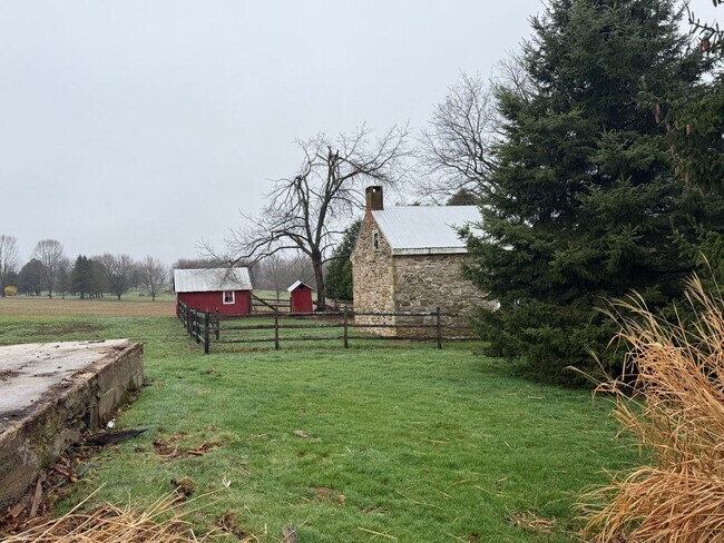 Building Photo - Amazing Brand New Renovated Farmhouse. Don't Miss.