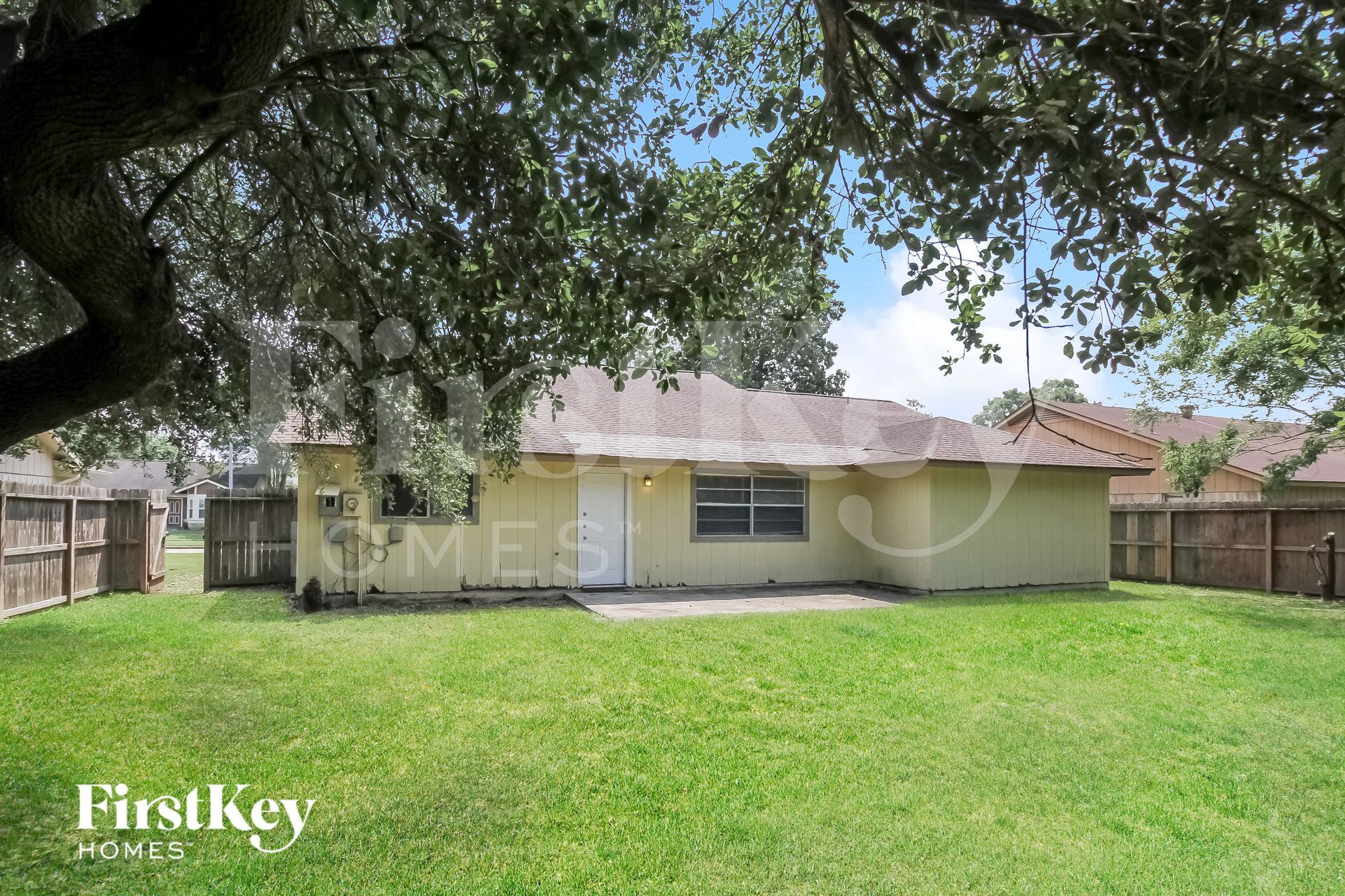 Building Photo - 16411 N Cross Dr