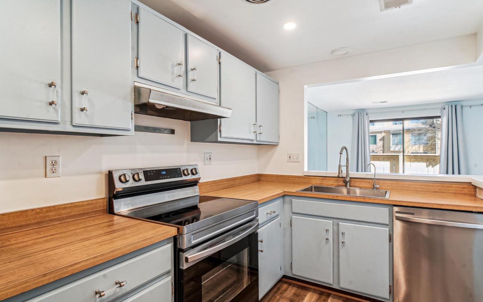 Building Photo - 8851 Welbeck Way