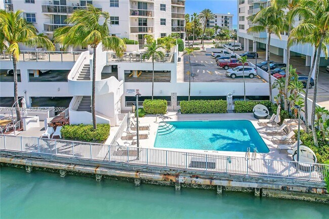Building Photo - 5880 Collins Ave