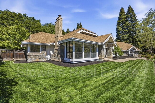 Building Photo - 618 Banister Ln