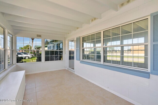 Building Photo - 219 Narvaez Dr