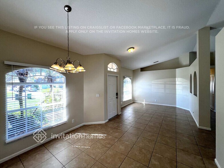 Building Photo - 2133 SW Pruitt St