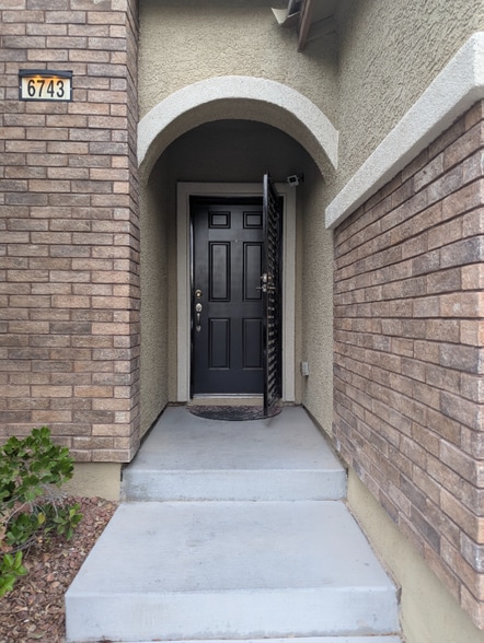 Primary Photo - 6743 Haymarket St