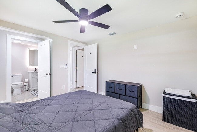 Building Photo - Englewood Padsplit Co-living Affordable Housing