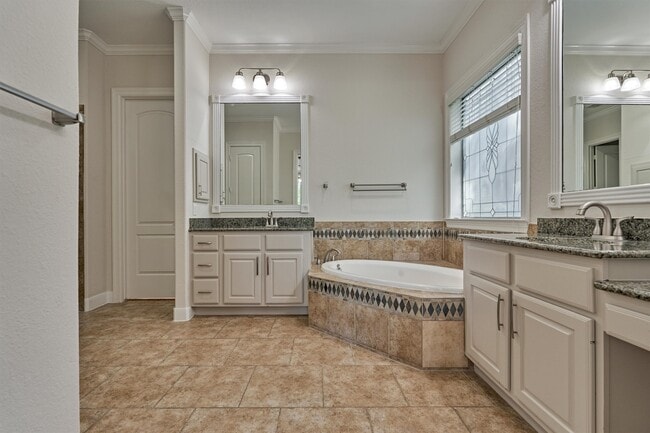 Building Photo - 23 Player Oaks Pl