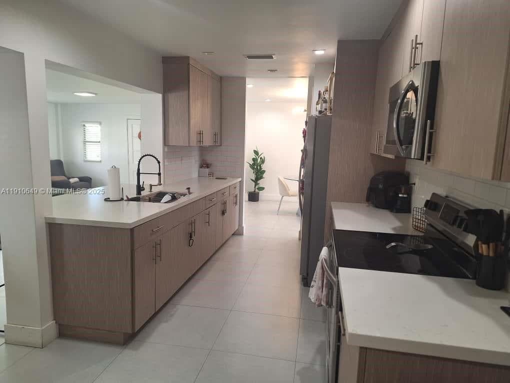 Building Photo - 13437 SW 44th Ln