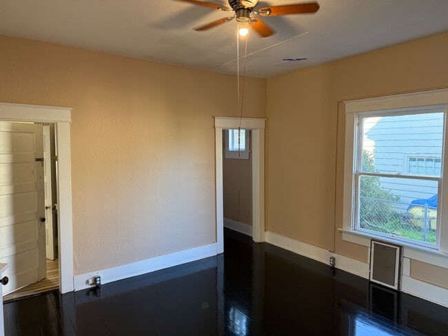 Building Photo - 286 Park St