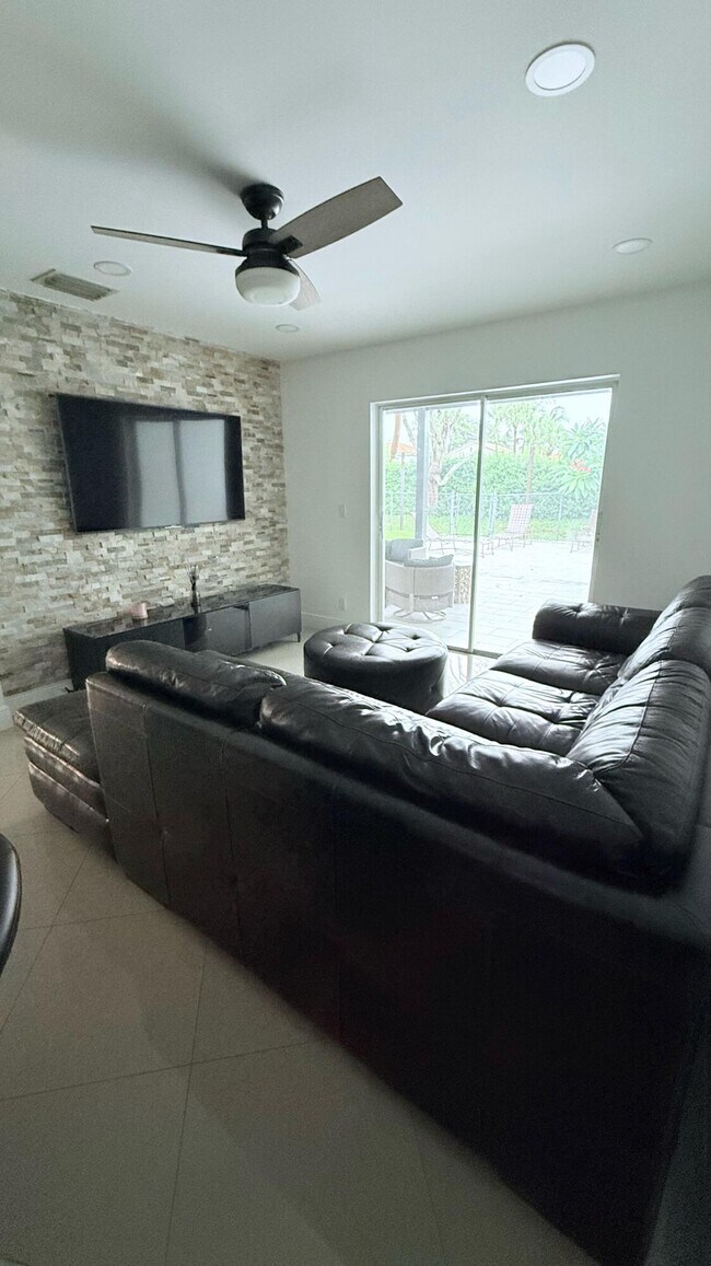 Building Photo - 5301 Canoe Bend Dr
