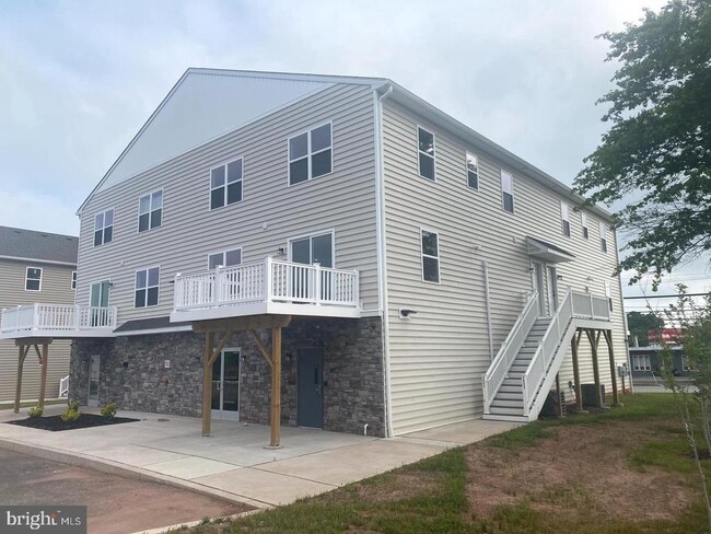 Building Photo - 3852 Ridge Pike