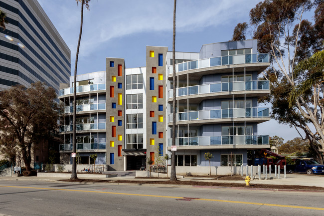 Primary Photo - The Tides Brentwood