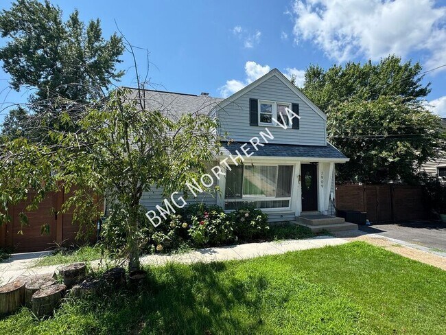 Building Photo - 1909 Rollins Dr