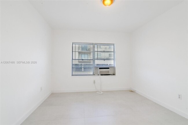 Building Photo - 974 Biarritz Dr