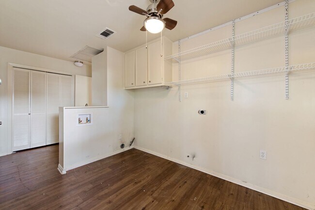 Building Photo - Available Now: Charming 3 Bed / 2 Bath in Rollingwood - Zoned to Eanes ISD - Large Yard