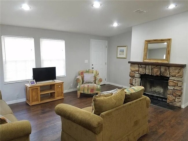 Building Photo - 990 E Bay St