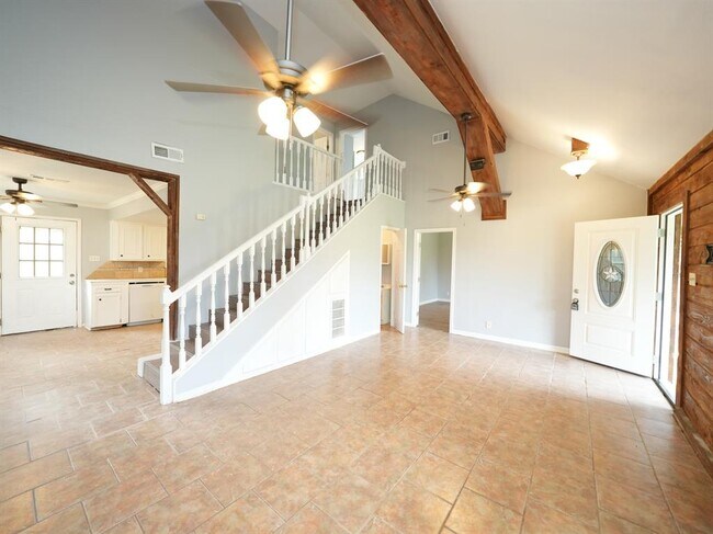 Building Photo - 625 Waugh Way