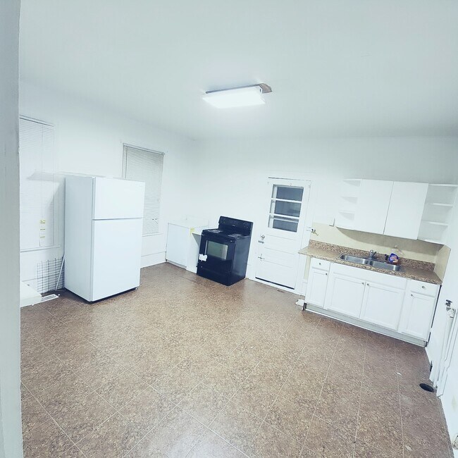 Building Photo - 302 Dahl St