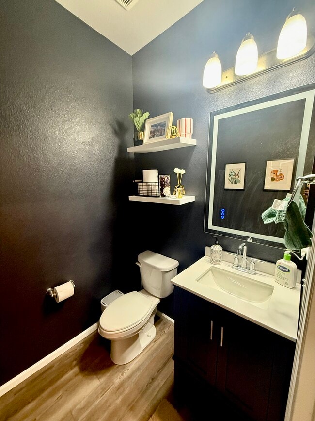 Building Photo - 12248 Dairy St