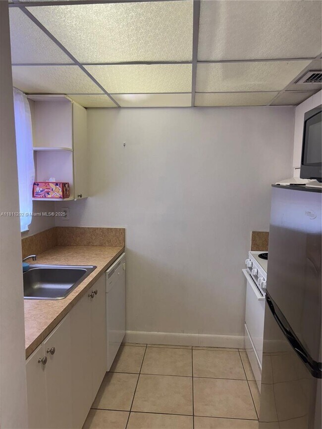 Building Photo - 8500 SW 109th Ave