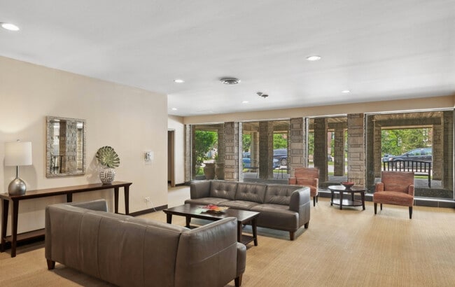 Building Photo - 2500 Windsor Mall