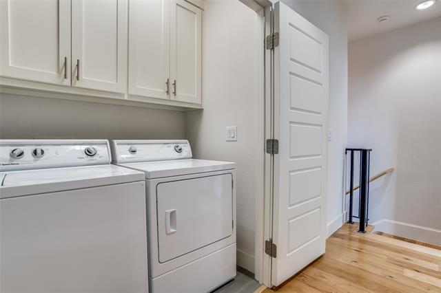 Building Photo - 2452 Thatcher Dr