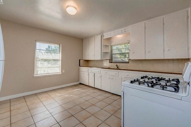 Building Photo - Homes For Rent In TX: Galena Park 77547 – Holland 3BR