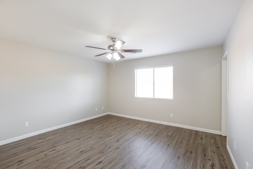 Building Photo - 10528 E Calypso Ave