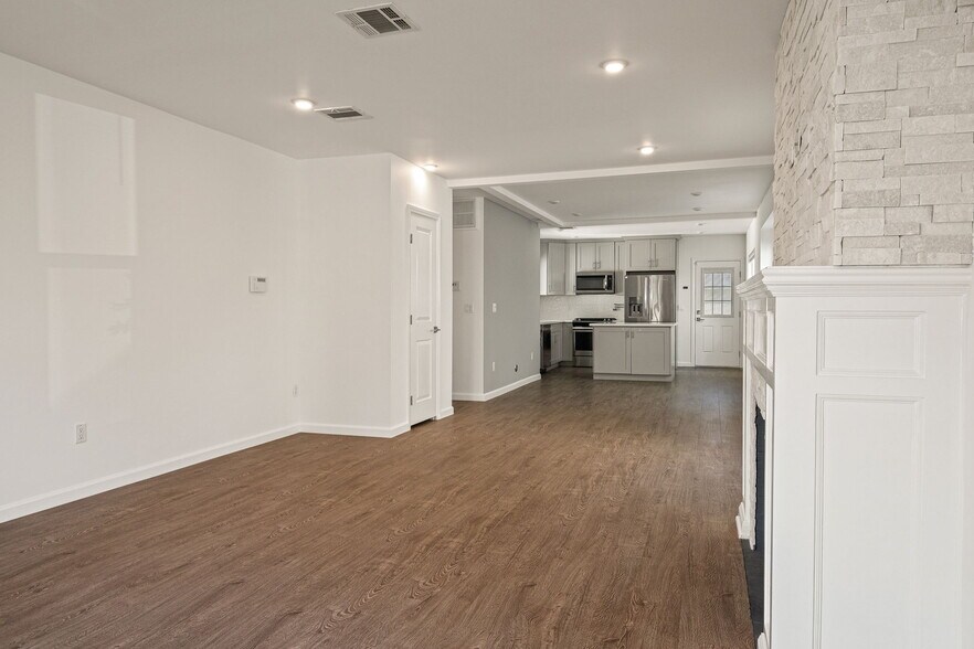 Building Photo - 1238 S Burnside Ave