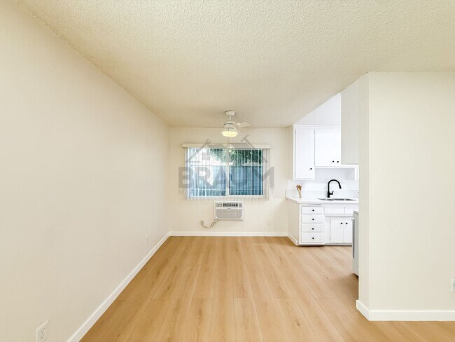 Building Photo - 6336 Tujunga Ave