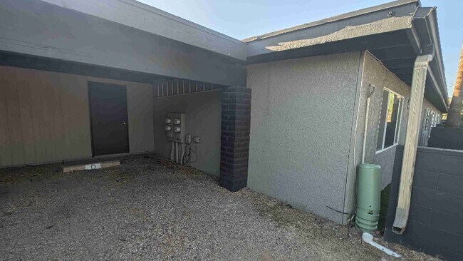 Building Photo - 3438 E Monte Vista Dr