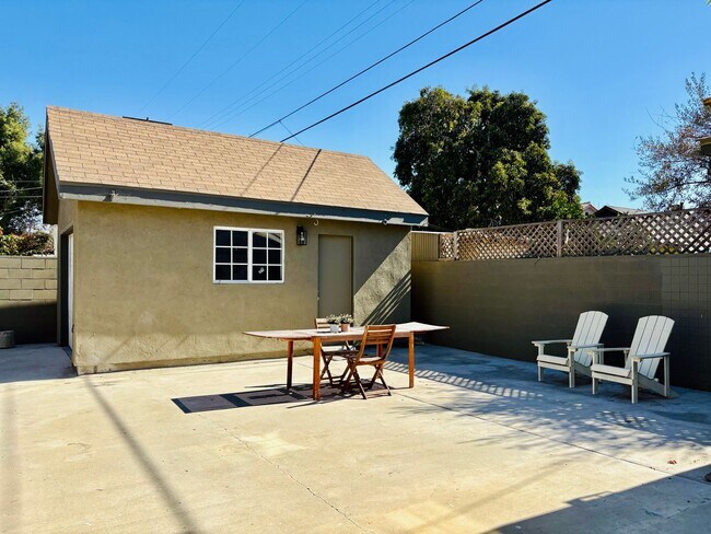 Building Photo - 2130 W 29th Pl