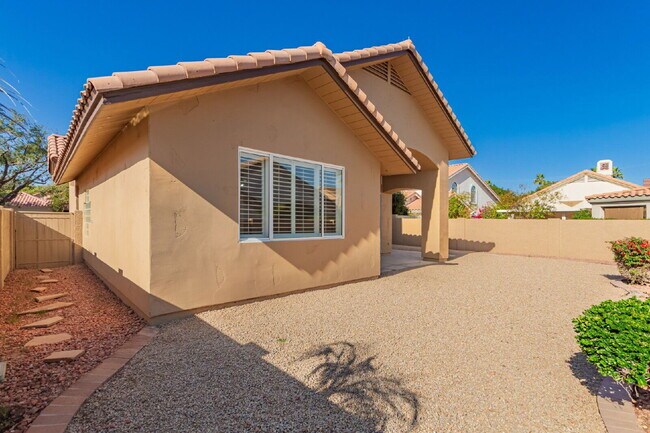 Building Photo - 4723 N Greenview Cir W